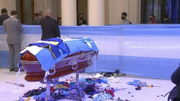محاكمة وفاة مارادونا... خبير يكشف فرضية جديدة بشأن الساعات الأخيرة
