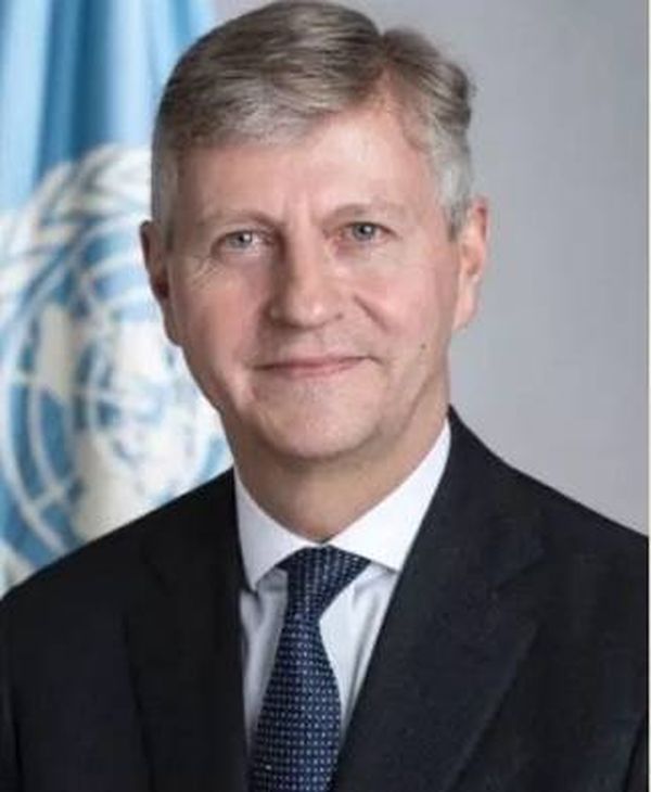 لا كروا اختتم جولته وأكد دور 