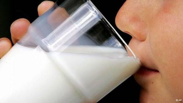 13 تأثيرمذهل لكوب اللبن قبل النوم على صحتك.تعرف عليهم فورا..