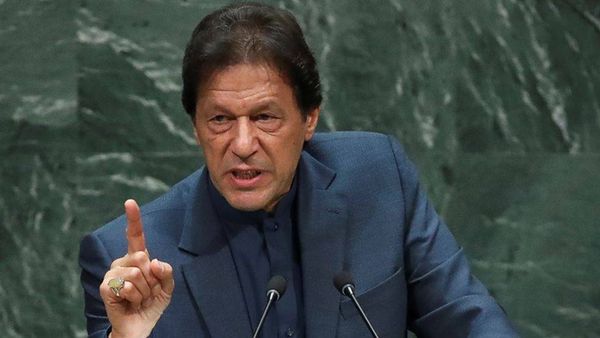 فرض حظر إعلامي على رئيس وزراء باكستان السابق عمران خان