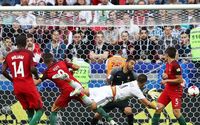 كأس القارات في كرة القدم : ألمانيا تستهل رحلتها بمواجهة استراليا في سوتشي اليوم
البرتغال تفتتح مشوارها بتعادل مثير مع المكسيك وتشيلي تحقق فوزاً متأخراً على الكاميرون