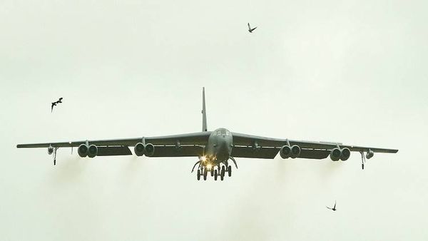 لماذا تقصف القاذفات الروسية حلب من قاعدة همدان الايرانية وليس حميميم في شمال سورية؟ ولماذا يلتقي المبعوث الروسي بوغدانوف المعارضة السورية في الدوحة وليس في الرياض؟ ولماذا الاسبوعان المقبلان الاخطر في المشهد العسكري السوري؟