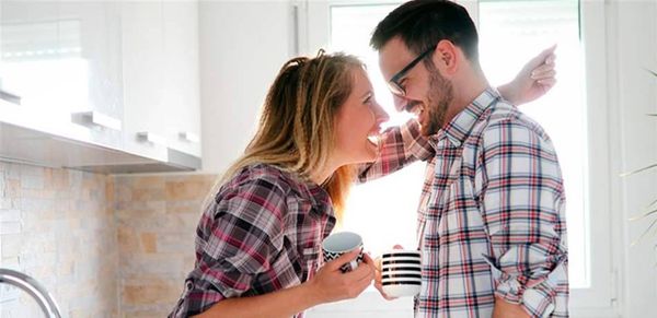 بـ4 طرق تعيدين العلاقة الحميمة الى حياتك الزوجية !