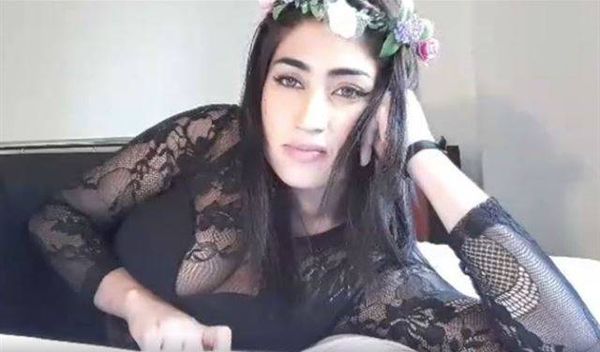 قتلها بعد أن نشرت صورها على مواقع التواصل!