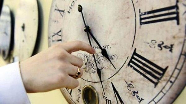 التوقيت الشتوي يبدأ بهذا التاريخ.. لا تنسوا تأخير الساعة