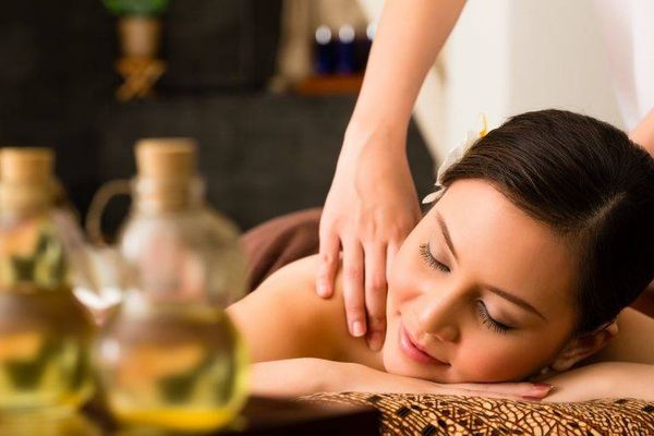 زيوت طبيعية.. اكتشفي فوائدها التجميلية!