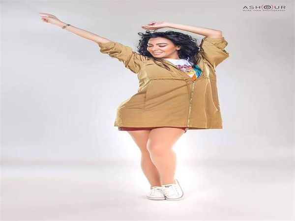 ميرهان حسين في جلسة تصوير جديدة