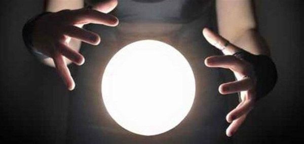 تورّط مذيعة لبنانية شهيرة تعمل في مجال نشرات الاخبار في أعمال شعوذة!