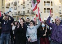 حوارات ثنائية في «الوقت الضائع» لكسر الجمود... لكن الحل الرئاسي مؤجل
تحرك جنبلاط: اقل من مبادرة واكبر من لقاء... وزيارة «القوات» لم تقنع النواب المعتصمين
واشنطن وفرنسا في مرحلة «الاستطلاع والمتابعة»... والسعودية تنأى بنفسها عن التسمية