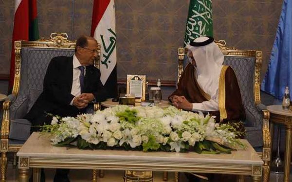 وصل والحريري الى السعودية للمشاركة في القمّة العربيّة
عون : آمل أن تحمل القمة أساساً لعودة
التقارب العربي وأن تتوج بإجماع