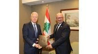 الممثل الجديد لمنظمة الصحة العالمية يسلّم رجي نسخة من أوراق اعتماده