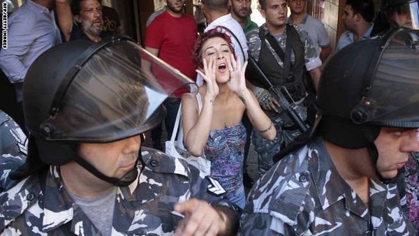 بعد اتهام وزير الداخلية المقرب منه لـ"دولة عربية" بدعم المظاهرات.. الحريري: الزج باسم قطر مجرد "شائعات"
