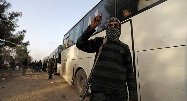 دخول حافلات إلى دوما لإخراج حوالي 8 آلاف مسلح و40 ألفا من عائلاتهم