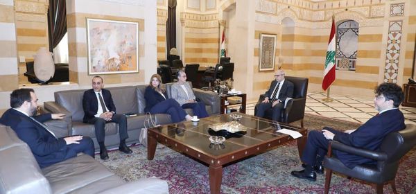 سلام يبحث مع صليبا ونجم فتح باب استيراد الإسمنت