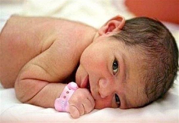 زوجة أحد العسكريين الروس في اللاذقية تسمي ابنتها "سوريا"