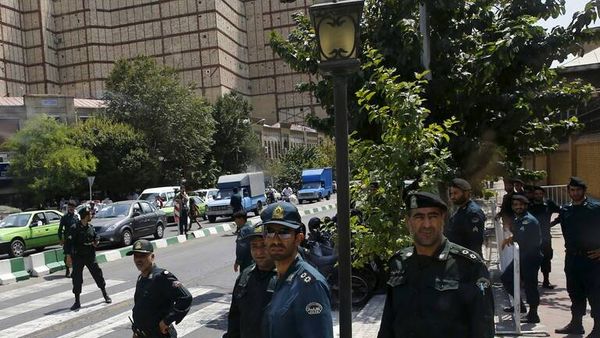 ايران: حاولوا تهريب 720 كيلوغراماً من المخدرات فوقعوا في قبضة الشرطة