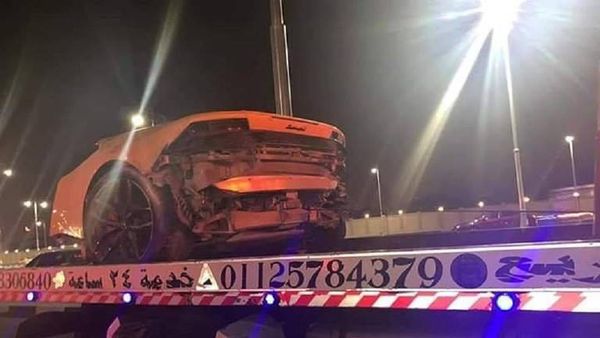 بالصور۔۔۔ لامبورغيني تنشطر نصفين بسبب السرعة الجنونية