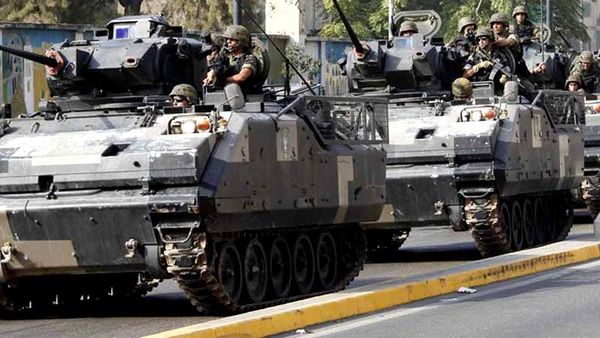 سليمان يلتقي اوباما الثلثاء ومجلس النواب لن يجتمع غداً<br />
«الديار» تنشر تفاصيل الخطة الامنية في بيروت وكل الضاحية :<br />
850 عنصراً في الاوزاعي ــ 2000 في الضاحية ــ 4000 في بيروت<br />
1500 حتى المدخل الشرقي لبيروت من الدورة الى الاشرفية