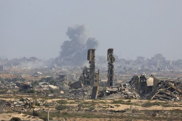 شهيدان و13 مصابًا بقصف للاحتلال استهدف مركبة غربي غزة