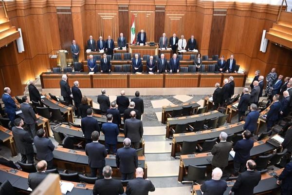مجلس النواب يستكمل جلسة مناقشة الحكومة في يومه الثاني:
تجديد الثقة... سجالات حادّة... وانتقادات على الأداء والسيادة