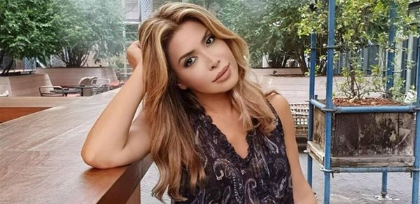 نوال الزغبي تتألق بالأسود اللامع