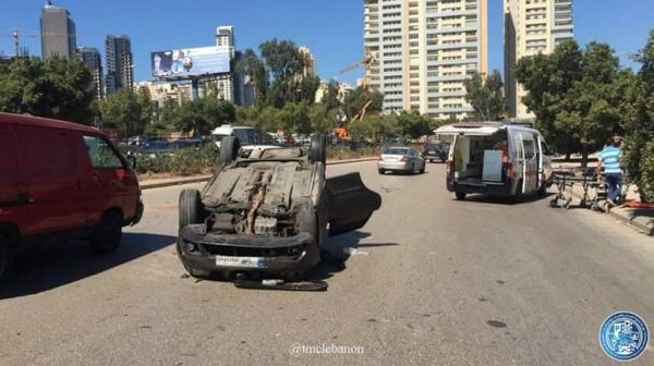 التحكم المروري: ازالة الحادث المروري على اوتوستراد الدورة باتجاه الكرنتينا