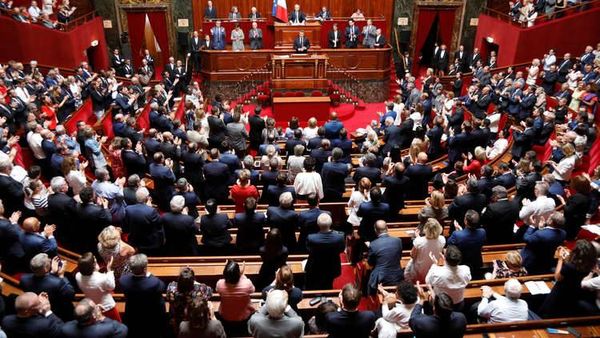 البرلمان الفرنسي يقر قانونا لمكافحة الشغب مثيرا للجدل