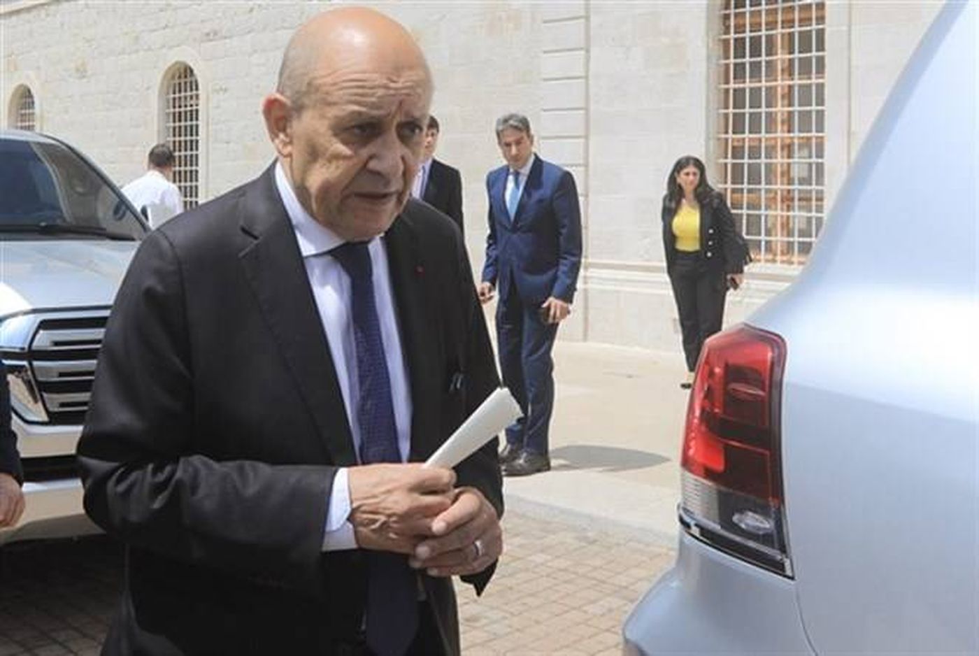 حديث مبطن عن وقف المساعدات