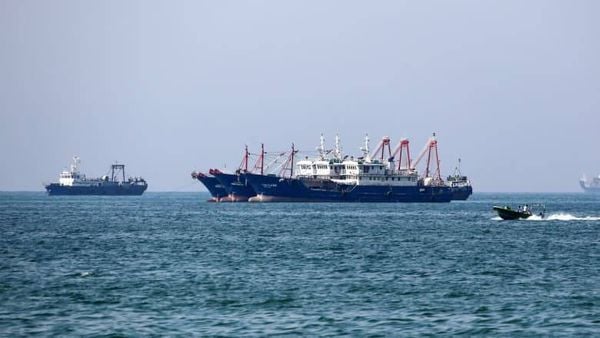البحرية الأميركية تحذّر من خطر الألغام في مضيق هرمز