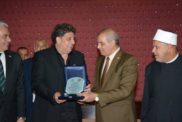 رئيس جامعة الأزهر يُكرم الدكتور بسام فرشوخ
