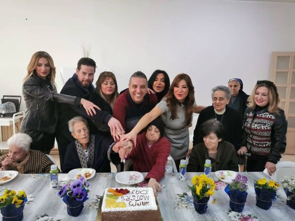 نادي روتاري زحلة كابيتول يحتفل بعيد الام مع امهات بيت مار يوسف العامل