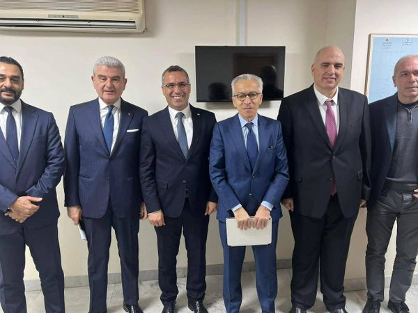 البساط يشارك في اجتماع مع نقابات زراعية لبحث دعم القطاع الزراعي