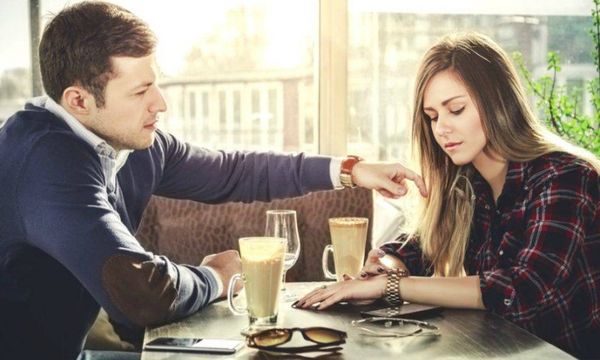 علامات تفضح إعجاب الرجل بكِ