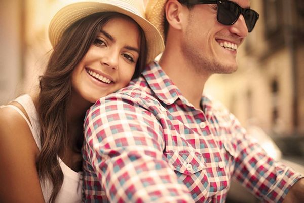 هكذا تعرفين انه يحبك دون أن يقول لك "أحبك".. بـ4 طرق