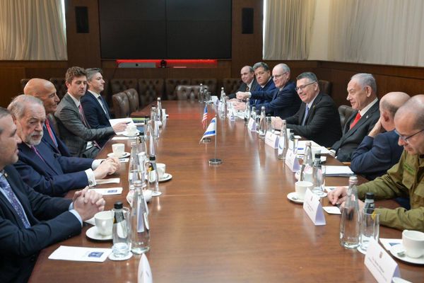 توم براك في «تل أبيب»... أربعة ملفات ساخنة.. أحدها «شخصي»