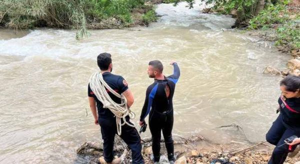 من بعد سقوطهما أمس.. انتشال جثة رجل وابنته  من نهر داريا