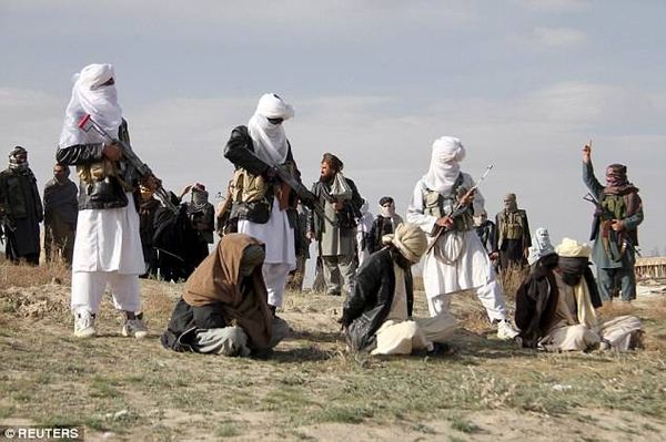 ميليشيا أفغانية تقطع رؤوس أربعة من مقاتلي داعش