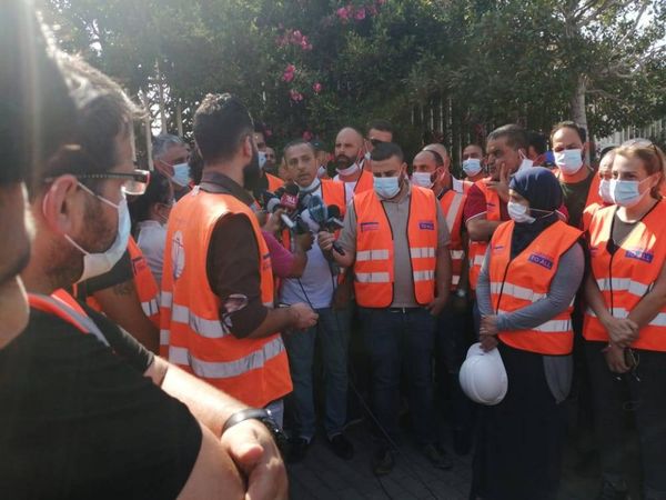 وقفة احتجاجية لموظفي محطة الحاويات في المرفأ