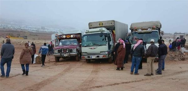 250 نازحا سوريا غادروا مخيمات عرسال للعودة الى قراهم