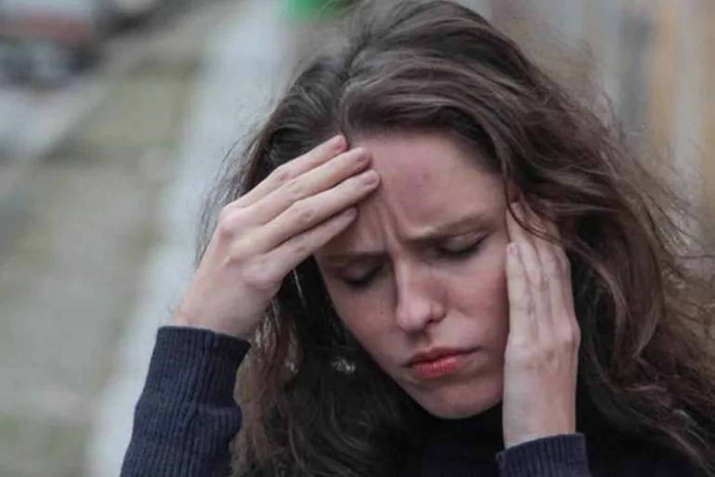 الصداع النصفي ليس مجرد ألم: تحذيرات من مخاطر صحية متعددة