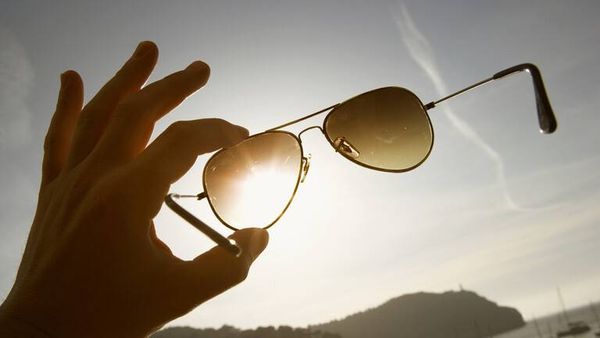 ما النظارات الشمسية التي يجب اختيارها لحماية العينين؟