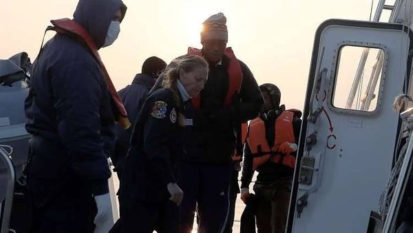اليونان.. مصرع 11 مهاجرا بتصادم حافلة وشاحنة