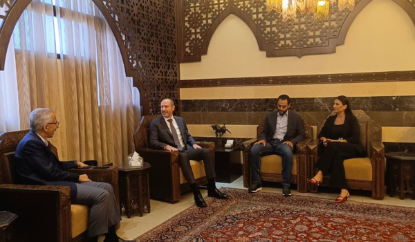 وزير الاقتصاد جال وأبو حيدر في النبطية واطلع
على الدمار في الاسواق وحاجات المنطقة بسبب "العدوان"