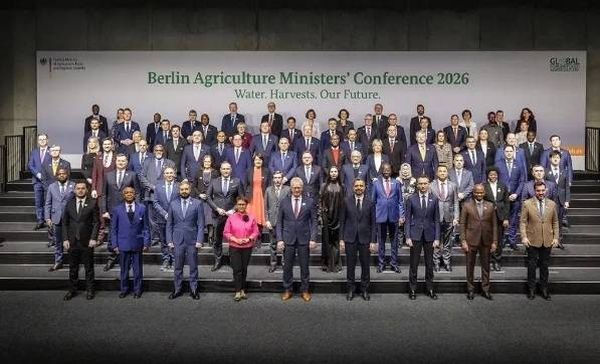 وزير الزراعة من برلين: إدارة المياه أولويّة وطنية
لحماية الأمن الغذائي وتعزيز صمود المزارعين