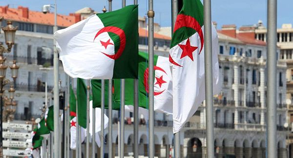 استقالة مسؤول بارز تضع الجزائر في "وضع حساس"
