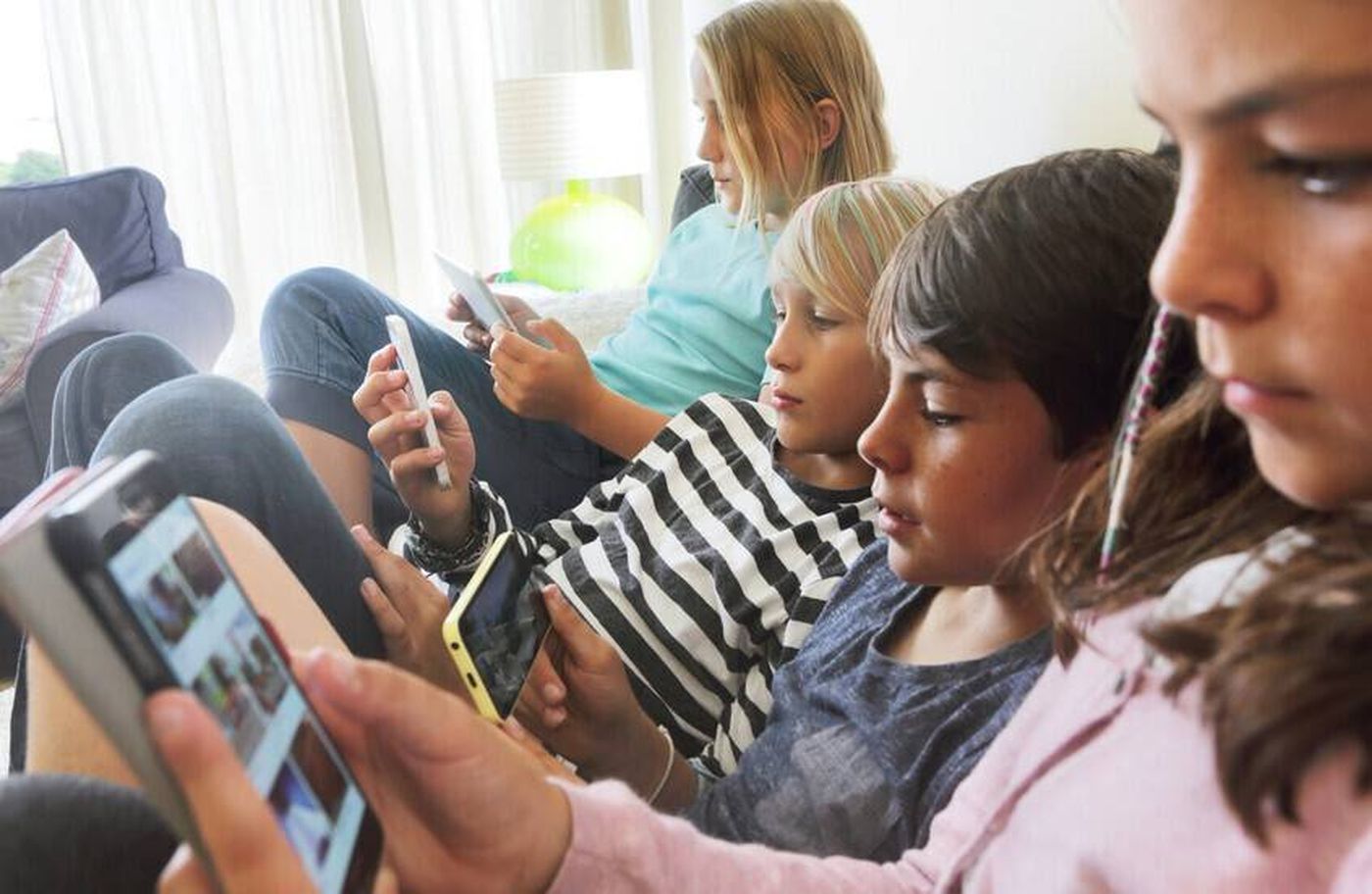 تصويت فرنسي لحظر وسائل التواصل الاجتماعي على الأطفال دون 15 عاماً