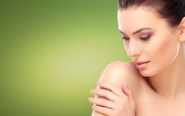 بعد سن الأربعين.. 9 نصائح للحفاظ على شباب بشرتك