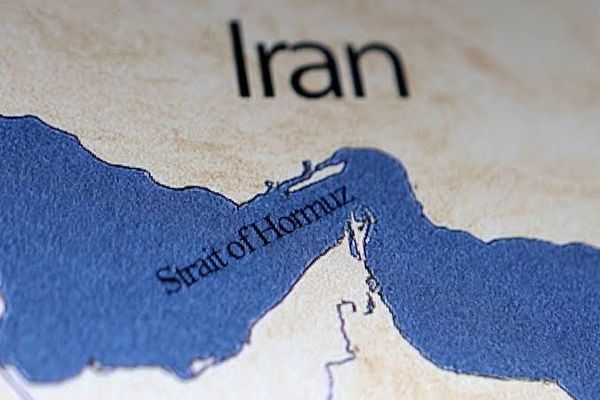 وكالة "فارس" الايرانية: مصادر تفيد بسماع دوي انفجار في مضيق هرمز واستهداف سفينة تجارية كانت في المسار العماني