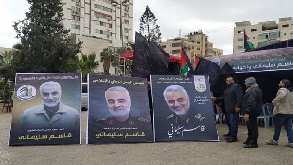 غضب إسرائيلي من صورة سليماني في غزة