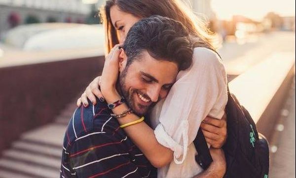 نصيحة للنساء الذكيات: تزوّجن رجالاً أغبياء.. والسبب؟